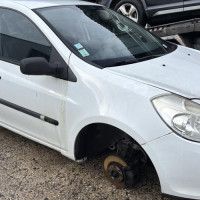 Vehicule-RENAULT-CLIO%25203%2520PHASE%25201-2006-d829ae8c021929d876a2714b1e0187e0baa1a901cd7a07e09be27d4d88ca419a_m.jpg