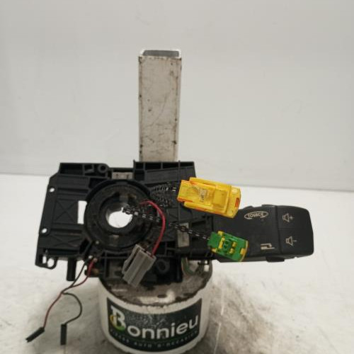 103911250-6d7e80e1-31a9-4446-bb5b-bb3ba97cf933-Piece-Contacteur-tournant-7701051757-RENAULT-CLIO-2-PHASE-2-090a7df62fdb78028f3a9fed0d6d528ee047a3f22420c125cf5f418f4a9ca202_m.jpg