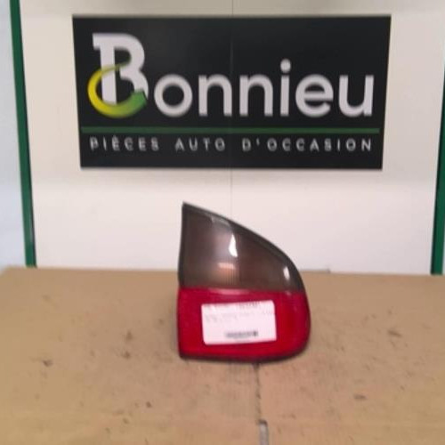 Piece-Feu-arriere-principal-droit-%28feux%29-7701042486-RENAULT-SAFRANE-PHASE-2-2.0i--16V-67d5ac2e114bf13f87325593241a42d5329ca10511146fbd670197a30022bb61_mtn.jpg