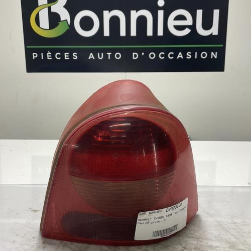 Piece-Feu-arriere-principal-droit-%28feux%29-7700426320-RENAULT-TWINGO-1-PHASE-2-4ff7138ab85fe265866a2c872271bb17278513748e1874296ee5afc622d56c28_mtn.jpg