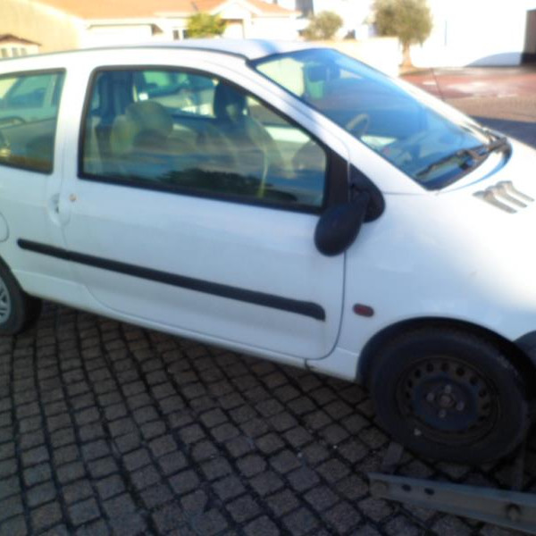 Vehicule-RENAULT-TWINGO-1998-1-1-2000-867465233d73fc518aaf9a379996936791ea6f121afe85e0415c843fa72f7649.JPG