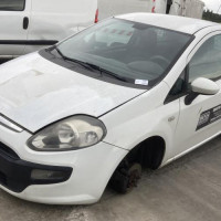 Vehicule-FIAT-PUNTO-EVO-3-2010-d4bf0177b5caaf1cd822046ccaab522a0778bb1fbb28c6e3f3b462918d0dd458_mtn.jpg