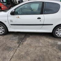 Vehicule-PEUGEOT-206-PHASE-2-2004-0b570c49cea7f00b3e50e30188a29ecbfbd33c1e3e2c8d33ee68d864da09b327_mtn.jpg