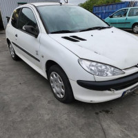 Vehicule-PEUGEOT-206-PHASE-2-2004-b02122534fb76361177c55466f38c8fad18a69f62ac6a5ef6ba0a0b10c549df9_mtn.jpg