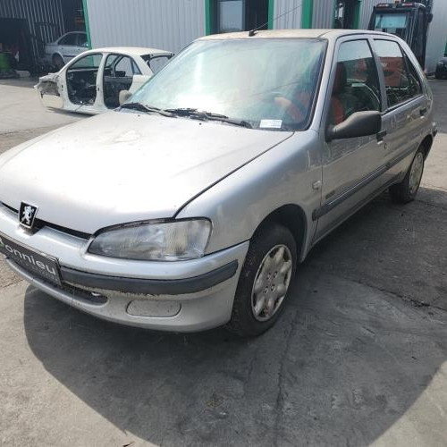 Vehicule-PEUGEOT-106-PHASE-2-2000-b7fa5919c9b12c546a8ad3ab8f9464a28f5321ebcc5d8ef830c02faa1e7c4274_mtn.jpg