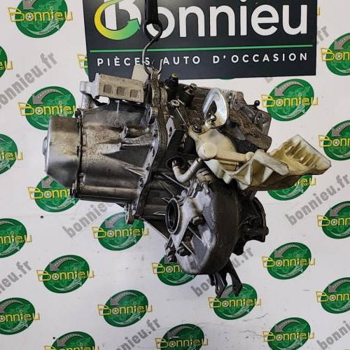 Piece-Boite-de-vitesses-1617007480-PEUGEOT-208-1-PHASE-2-0140e803751c6a505b9a6c649223f08321e25dbf82a369da26fa61d5495b79b2_mtn.jpg