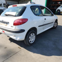 Vehicule-PEUGEOT-206-PHASE-2-2001-9a189008583f95af3c89db84820947315e56d1695ce35f482202f9df073402b4_mtn.jpg