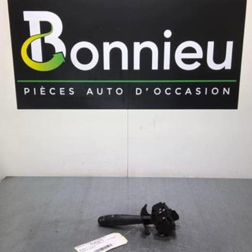 75303275-acda65c4-35ad-4185-a91f-4429186bcb0d-Piece-75303275-Commodo-phare-RENAULT-CLIO-2-PHASE-2-15-DCI-8V-TURBO-2c4ff9b4344b18ed9527de6eb7cd2083500576b03c0a7865bac518d93743f58f_m.jpg