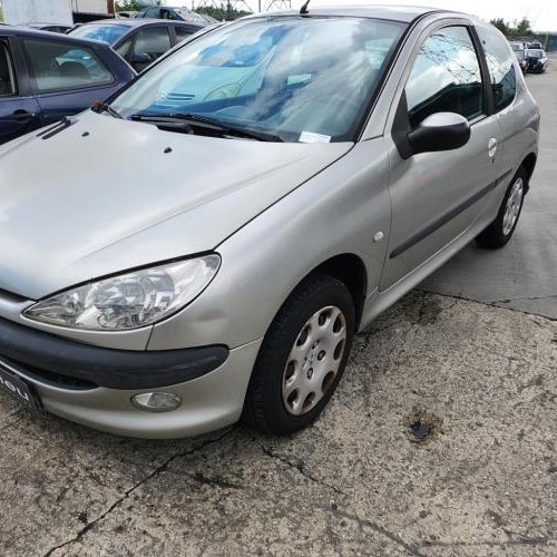 Vehicule-PEUGEOT-206-PHASE-2-2003-698c317c4707ed2d7fe771f0b713d502221d2f372574822d47b316b28ddc3054_mtn.jpg