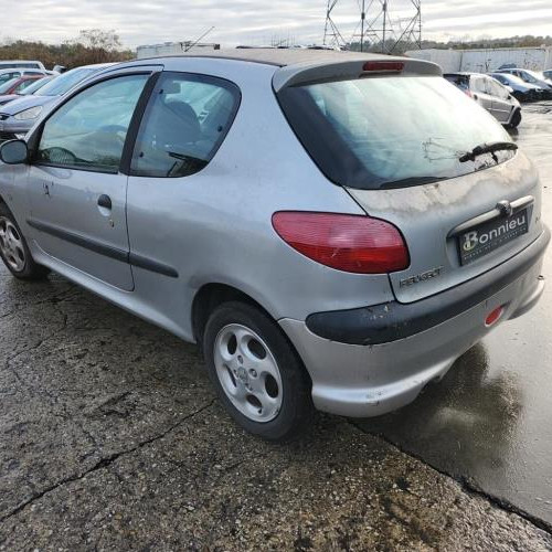 Vehicule-PEUGEOT-206-PHASE-1-2000-561775b58ff15ca88146f73fd1b3aa9e63f83c97c9785ddf4837459703381cf5_mtn.jpg