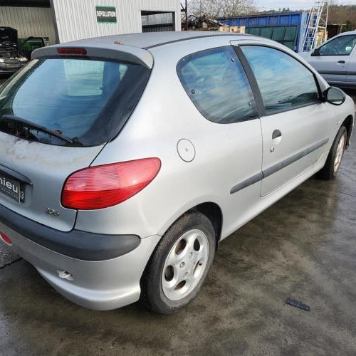 Vehicule-PEUGEOT-206-PHASE-1-2000-e59e4639429e80584139ad63b405e6c6766079c3765030cfd3a731b2eb78e07f_mtn.jpg