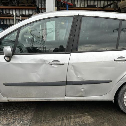 Vehicule-RENAULT-MODUS-PHASE-2-2007-eec8ddf98c39caecf994b588894b060905c3ebf20e8494f632192d99a3688b91_mtn.jpg