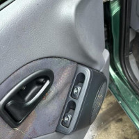 Vehicule-RENAULT-CLIO-2-PHASE-1-2000-84188f51c8a2b84bcb2f1eafa9e0ac3273919374973f13fa57159f0fcfbadd03_mtn.jpg
