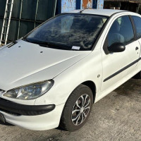 Vehicule-PEUGEOT-206-PHASE-2-2004-eaf131d1b342b6c3652f1b04f3ebca6d55c9544c564d16ed6618f4d03b2c528e_mtn.jpg