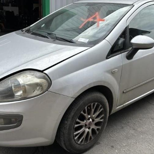 Vehicule-FIAT-PUNTO-EVO-3-2009-c77d09c2c23ff6badf78e5d79d1acc423cde00f789d20c4e5a4174ff45191f7d_mtn.jpg