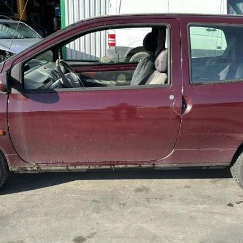 Vehicule-RENAULT-TWINGO-1-PHASE-3-2001-e9b382ffbb25bc36d8872fa439a2f4d271da0fa53c2e8755311e199b93a4ba1e_mtn.jpg