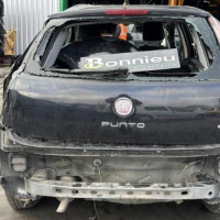 Vehicule-FIAT-PUNTO-EVO-3-2010-d82b4bbe10c862eb1cfe773d59db887ad9957c90356495dbe50197b73d0f571d_mtn.jpg