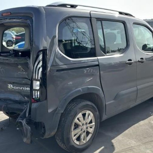 Vehicule-PEUGEOT-RIFTER-2019-1bfcd5770c165166e6e34fb7b4c3768b57f7ebdb508a8b5e142ac1a359e24e83_mtn.jpg