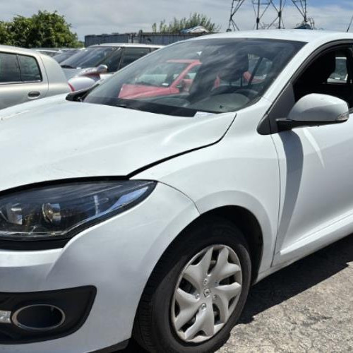 Vehicule-RENAULT-MEGANE%25203%2520PHASE%25203-2015-f76786a886e4e1bd9b6e51ea32665581993e557a4f901cca302a882ab57c524d_m.jpg