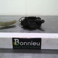 92972090-3e7dcb15-f6d8-4a65-aacd-8af87ded0f0e-Piece-92972090-Commodo-dessuie-glaces-7701069597-RENAULT-GRAND-SCENIC-2-PHASE-2-15-DCI-8V-TURBO-4b6bce27b4433c489c54469818d1576966b71465ad2b6a65cd9e4b0fe8404af5_m.jpg