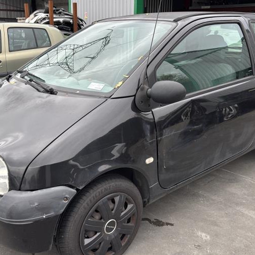 Vehicule-RENAULT-TWINGO%25201%2520PHASE%25203-2004-46ddc9f4d83c38831305707e25de036abc254c2602380cec45eb829d55402528_m.jpg