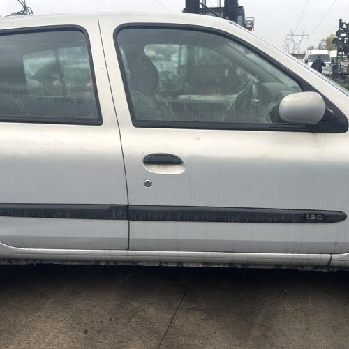 Vehicule-RENAULT-CLIO%25202%2520PHASE%25201-1999-cdf3a198d333b3598a6e8558fe16fbb39b0649927aee569eb3108d96be0f9f67_m.jpg