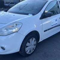 Vehicule-RENAULT-CLIO%25203%2520PHASE%25202-2010-fc884bc98b07e641732a09e1fc00e82d8cbb721738be3fa8d5678cbdad4c1d49_m.jpg